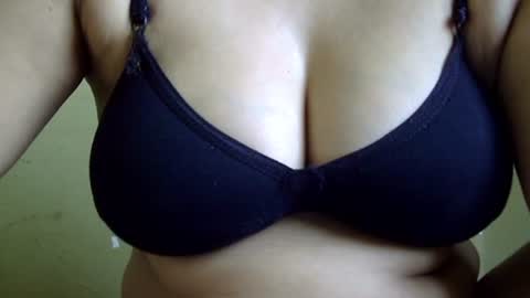 Snapshot of cute_diyu chatting on 10-18-25, 03:53 Diyu online show from 10-18-25, 03:53