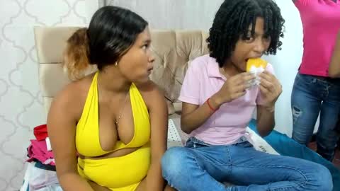 Snapshot of cute_ebony_18_ chatting on 10-17-25, 01:03 cute_ebony_18_ online show from 10-17-25, 01:03
