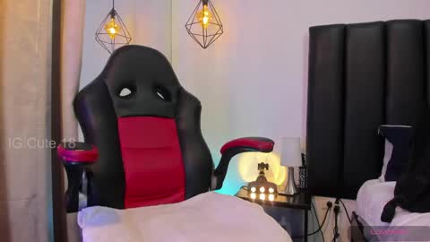    Independent Model online show from 05-12-26, 12:24