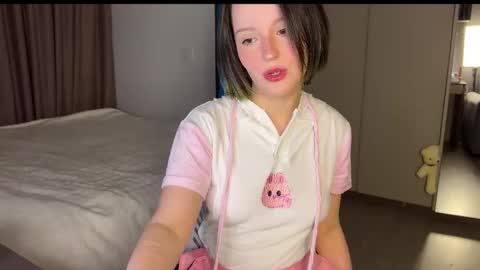 Snapshot of cute_emiliya chatting on 03-26-26, 01:44 Emily online show from 03-26-26, 01:44