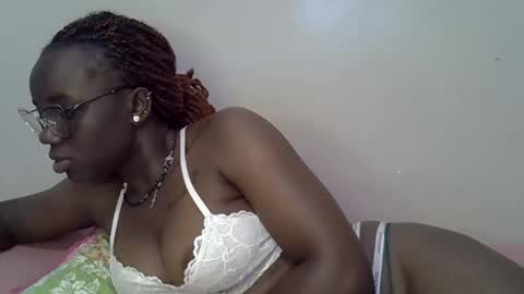 Snapshot of cute_gee chatting on 04-05-26, 04:53 daddysdoll online show from 04-05-26, 04:53