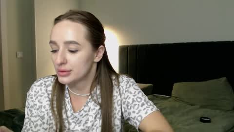 cute_girl_mia__ online show from 05-06-26, 04:45