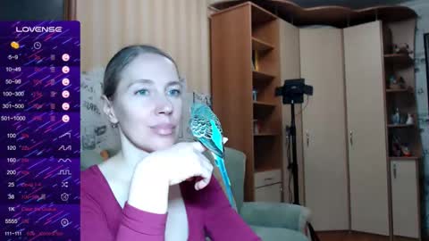 cute_lion_ online show from 12-30-24, 06:27