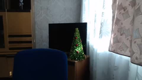 cute_lion_ online show from 01-01-25, 09:49