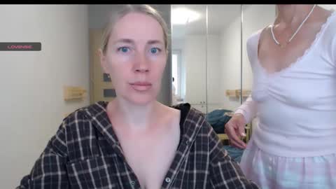 cute_lion_ online show from 10-15-25, 02:39