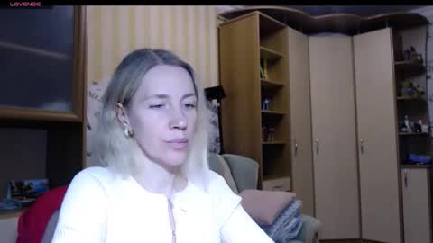 cute_lion_ online show from 12-15-25, 08:02