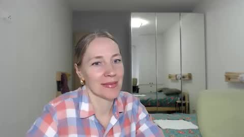 cute_lion_ online show from 05-13-26, 05:43