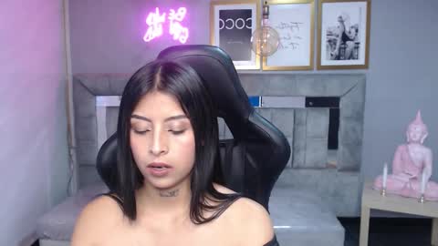 Snapshot of cute_martina_v chatting on 10-22-25, 07:57 Martina online show from 10-22-25, 07:57
