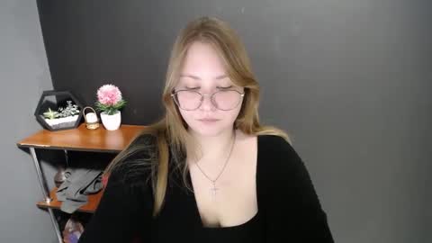 Veronica online show from 02-21-25, 11:11