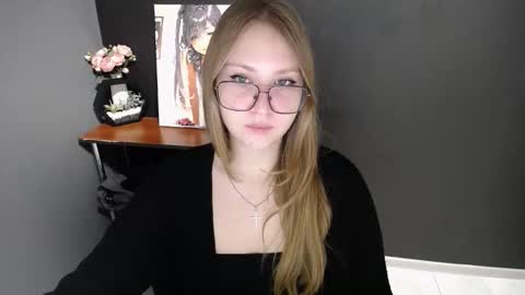 Veronica online show from 11-25-25, 07:52