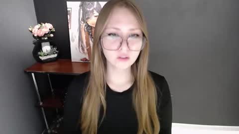 Veronica online show from 12-16-25, 07:13