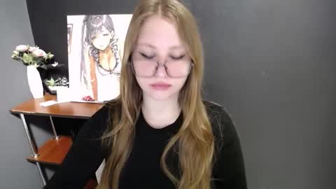 Snapshot of cute_minx chatting on 05-19-26, 06:31 Veronica online show from 05-19-26, 06:31