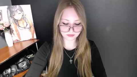 Snapshot of cute_minx chatting on 05-25-26, 06:30 Veronica online show from 05-25-26, 06:30