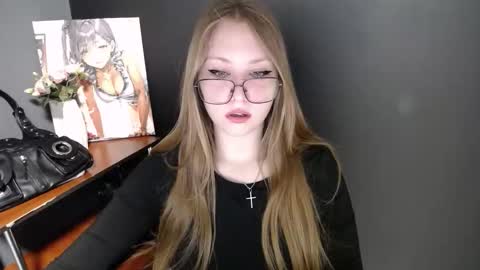 Snapshot of cute_minx chatting on 05-26-26, 06:42 Veronica online show from 05-26-26, 06:42