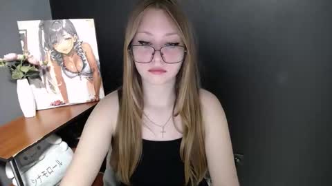 Snapshot of cute_minx chatting on 05-28-26, 06:54 Veronica online show from 05-28-26, 06:54