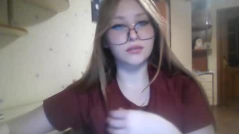 Snapshot of cute_minx chatting on 05-30-26, 07:44 Veronica online show from 05-30-26, 07:44