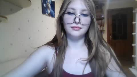 Snapshot of cute_minx chatting on 06-16-26, 07:16 Veronica online show from 06-16-26, 07:16