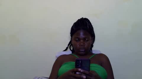 cute_roxie online show from 12-18-24, 09:04