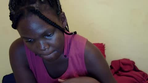 cute_roxie online show from 12-18-24, 07:41
