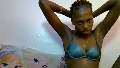 Snapshot of cute_sexxy1 chatting on 10-12-25, 11:42 cutie online show from 10-12-25, 11:42