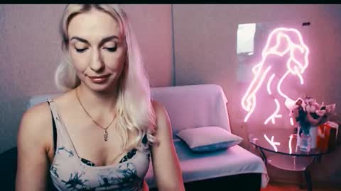 cute_smile_shy online show from 10-11-25, 05:55