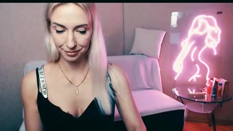 cute_smile_shy online show from 10-21-25, 07:36