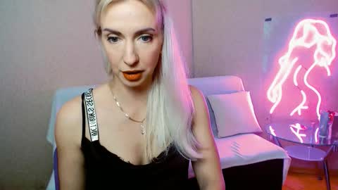 cute_smile_shy online show from 11-08-25, 08:51