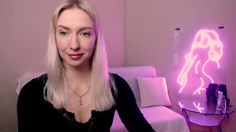 cute_smile_shy online show from 01-14-26, 08:25