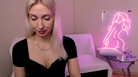 cute_smile_shy online show from 01-18-26, 11:47