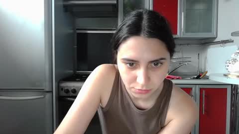 cute_strawberry_ online show from 12-02-24, 11:56