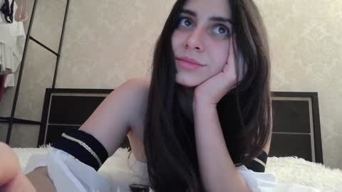 cute_strawberry_ online show from 12-02-24, 06:43