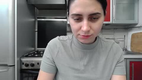 cute_strawberry_ online show from 12-05-24, 01:17