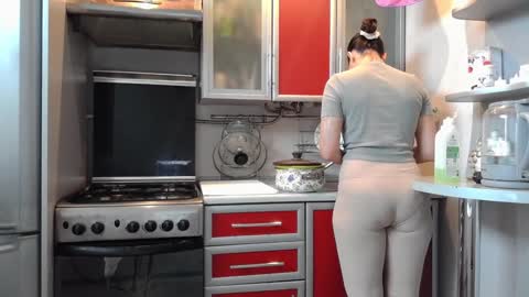 cute_strawberry_ online show from 12-06-24, 06:48
