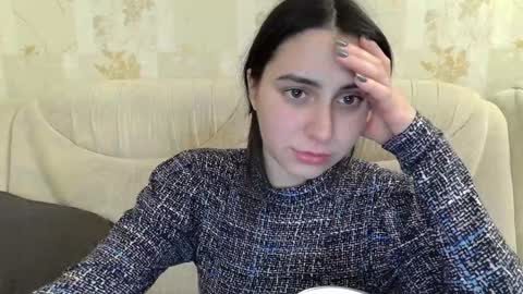 cute_strawberry_ online show from 12-13-24, 06:27