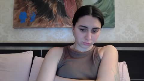 cute_strawberry_ online show from 12-14-24, 06:41