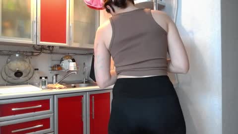 cute_strawberry_ online show from 12-15-24, 01:22