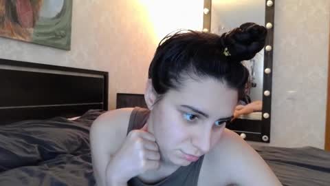 cute_strawberry_ online show from 12-16-24, 08:09