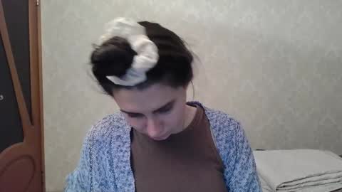 cute_strawberry_ online show from 12-17-24, 05:58