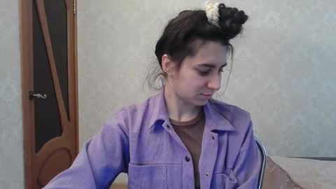 cute_strawberry_ online show from 12-18-24, 06:32