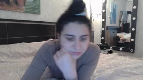 cute_strawberry_ online show from 12-18-24, 01:02