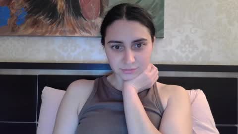 cute_strawberry_ online show from 12-20-24, 05:40