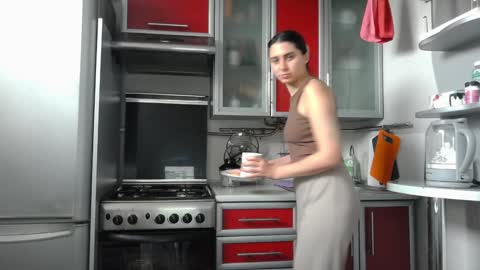 cute_strawberry_ online show from 12-21-24, 09:44