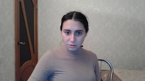 cute_strawberry_ online show from 12-21-24, 12:49