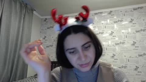 cute_strawberry_ online show from 12-24-24, 12:55