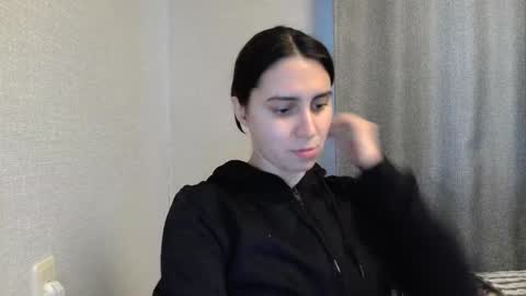 cute_strawberry_ online show from 12-28-24, 11:52