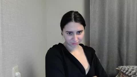 cute_strawberry_ online show from 12-28-24, 07:33