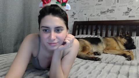 cute_strawberry_ online show from 12-29-24, 11:40