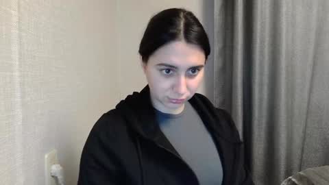 cute_strawberry_ online show from 12-30-24, 12:31