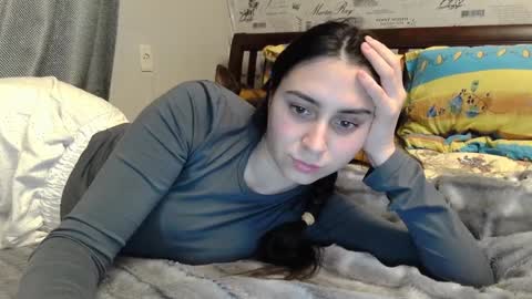 cute_strawberry_ online show from 12-30-24, 08:36