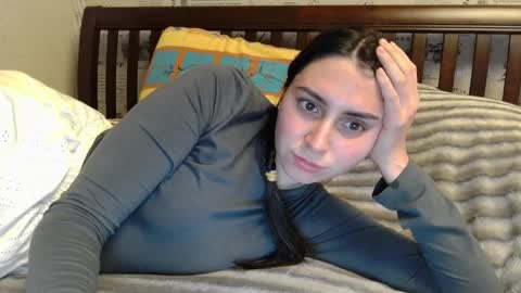 cute_strawberry_ online show from 01-06-25, 03:40